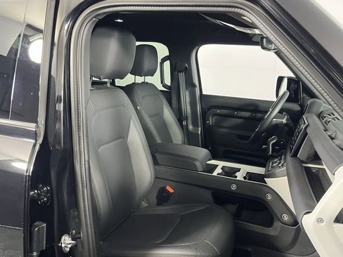 Used 2025 Land Rover Defender 110 S image 31