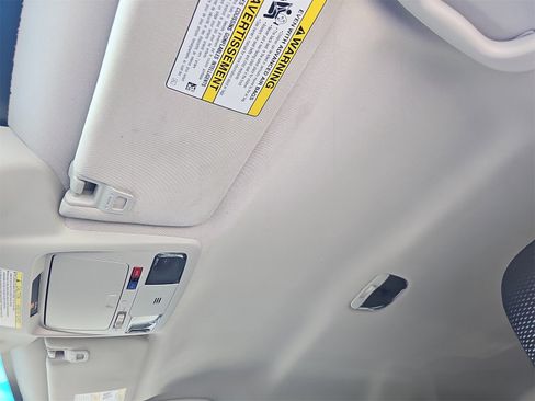 Used 2017 Subaru Outback 2.5i Premium image 31