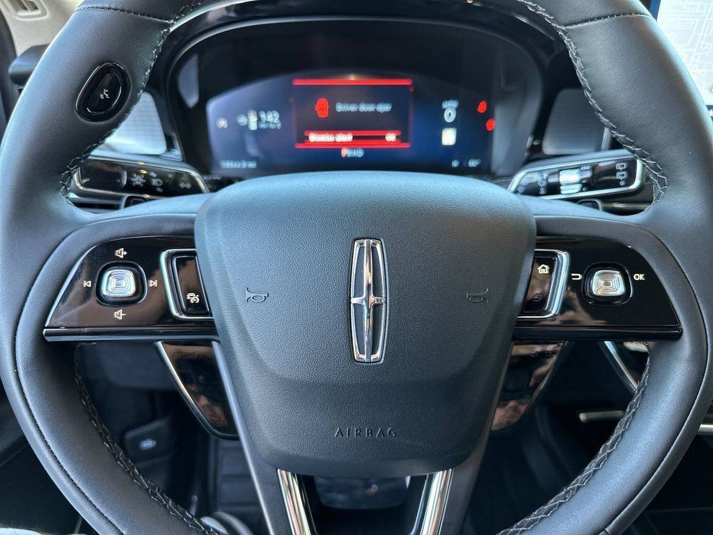 Certified 2025 Lincoln Corsair AWD w/ Equipment Group 101A image 23