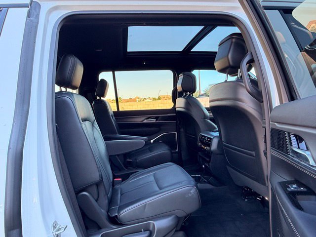 Used 2023 Jeep Wagoneer Series II AWD/4WD image 15