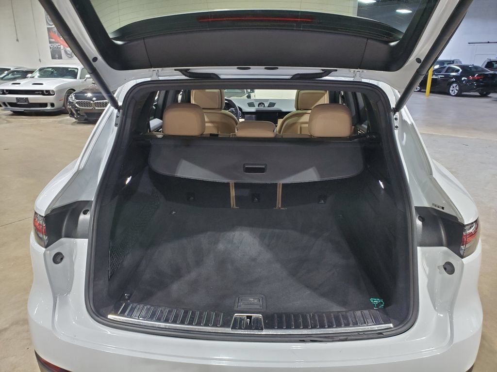 Used 2022 Porsche Cayenne AWD/4WD image 41