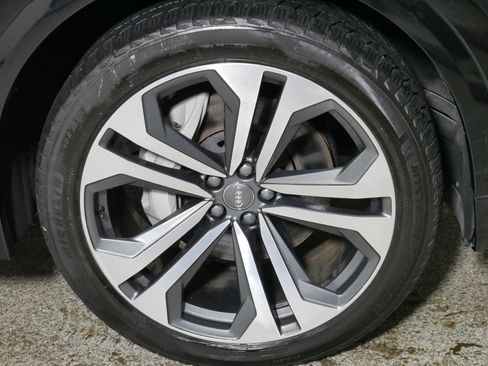 Used 2019 Audi Q8 Prestige AWD/4WD image 15