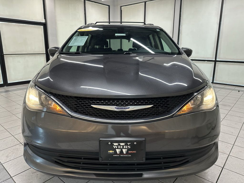 Used 2020 Chrysler Voyager Lxi FWD image 14