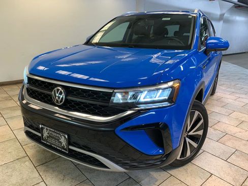 Used 2022 Volkswagen Taos SE image 1