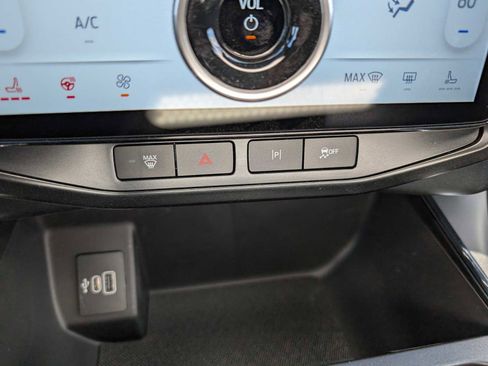 New 2025 Ford F150 Lightning Flash image 25