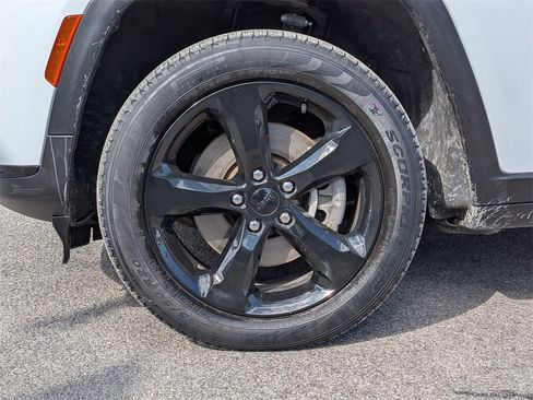 Used 2023 Jeep Grand Cherokee L Limited w/ Black Appearance Package image 32