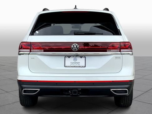 Used 2026 Volkswagen Atlas SE w/ Panoramic Sunroof Package FWD image 4