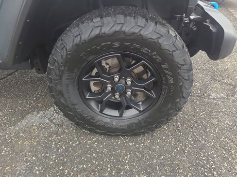 Used 2024 Jeep Wrangler Unlimited image 13