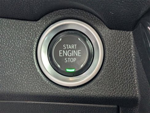 Used 2025 Chevrolet Traverse LT image 27