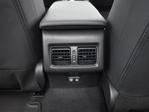 Used 2025 Toyota Camry SE image 18