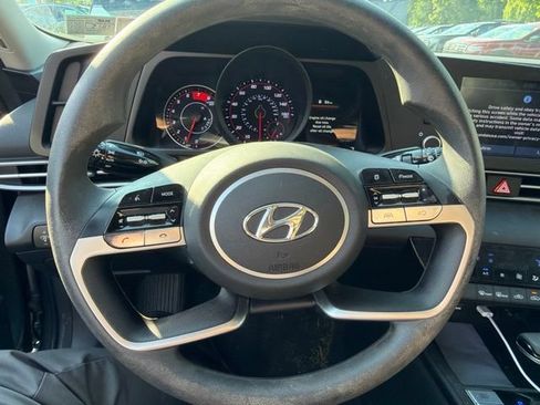 Used 2023 Hyundai Elantra SEL w/ Cargo Package FWD image 17