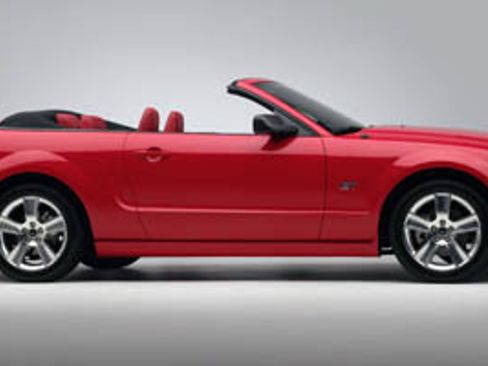 Used 2006 Ford Mustang Convertible RWD image 1
