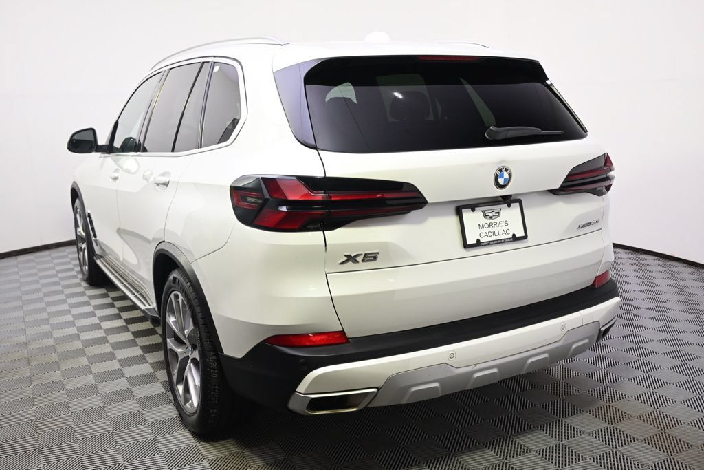 Used 2024 BMW X5 xDrive40i AWD/4WD image 4