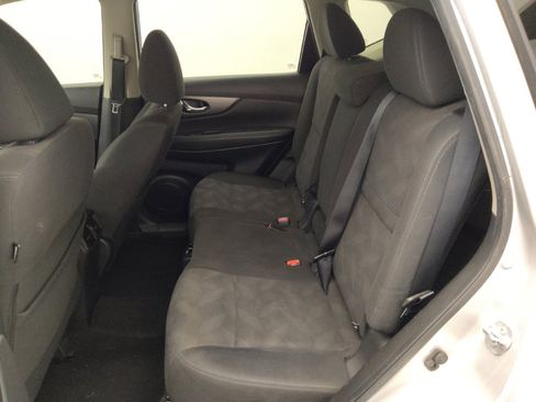 Used 2016 Nissan Rogue SV image 18