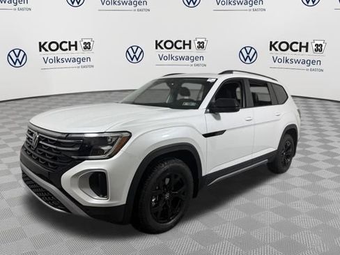 New 2026 Volkswagen Atlas Peak Edition image 3