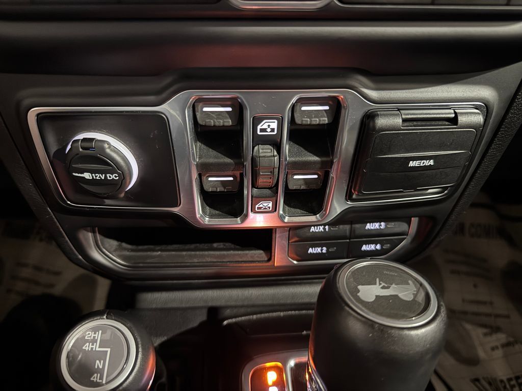 Used 2021 Jeep Wrangler Unlimited Sahara w/ Uconnect 4C Nav & Sound Group AWD/4WD image 34
