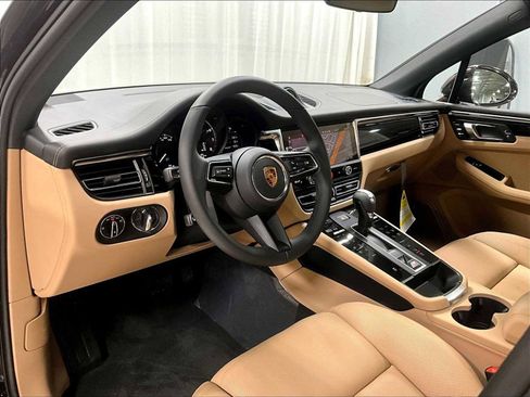 New 2026 Porsche Macan image 4