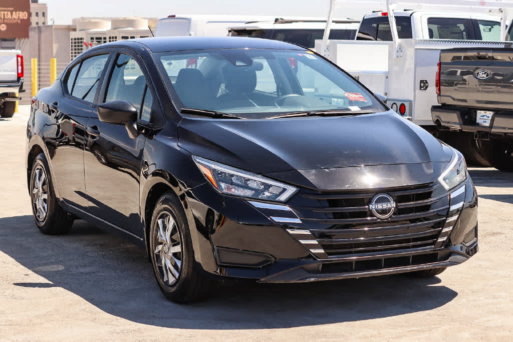 Used 2025 Nissan Versa S w/ Trunk Package FWD image 3