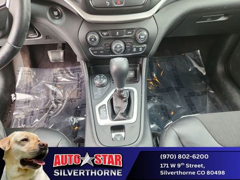 Used 2018 Jeep Cherokee Trailhawk w/ Cold Weather Group image 18