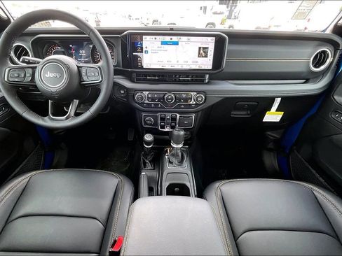 New 2025 Jeep Gladiator Sport AWD/4WD image 4