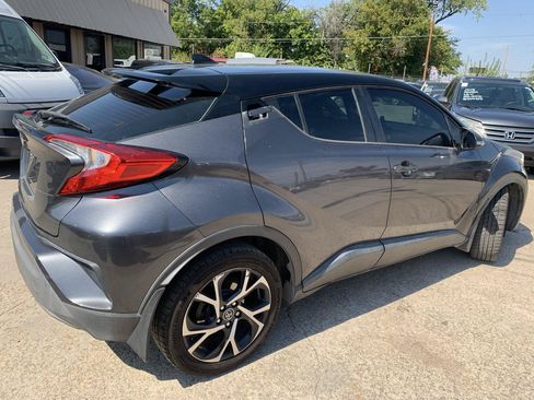 Used 2018 Toyota C-HR XLE FWD image 4