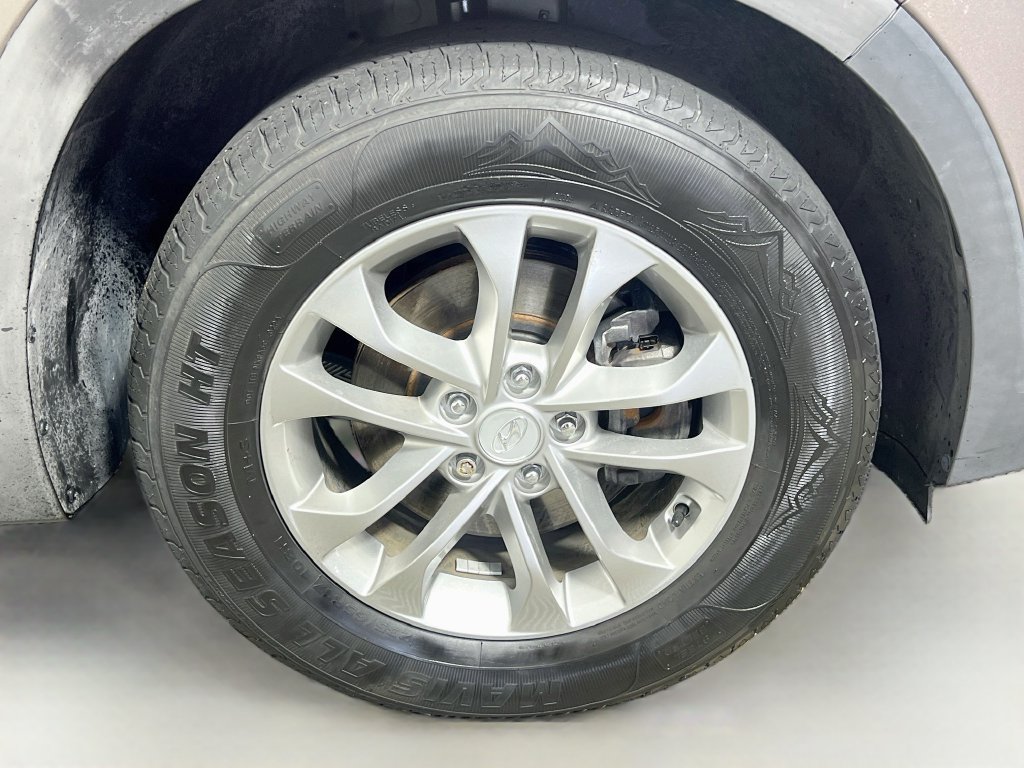 Used 2020 Hyundai Santa Fe SE w/ Cargo Package FWD image 11