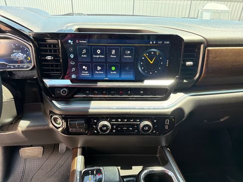 Used 2024 Chevrolet Silverado 1500 High Country w/ High Country Premium Package AWD/4WD image 17