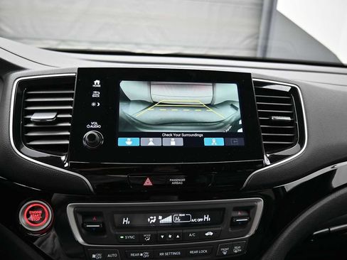 Used 2021 Honda Pilot Touring image 8