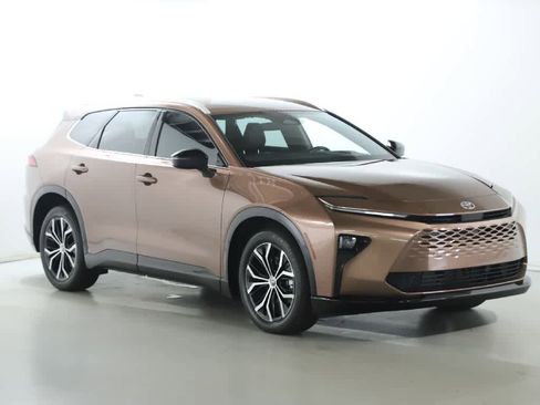 Certified 2025 Toyota Crown Signia AWD/4WD image 9