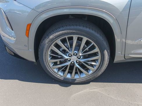 New 2026 Buick Enclave Avenir w/ Super Cruise Package FWD image 32
