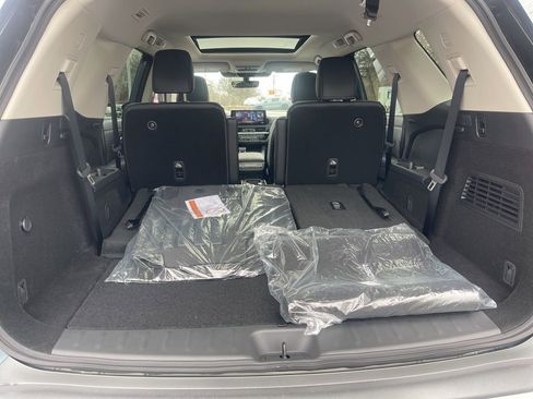 New 2026 Nissan Pathfinder SL image 16