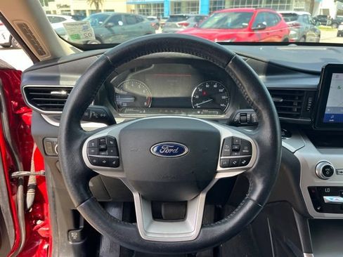 Used 2021 Ford Explorer XLT w/ Equipment Group 202A RWD image 14