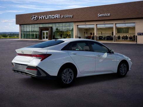 New 2026 Hyundai Elantra Hybrid FWD image 8