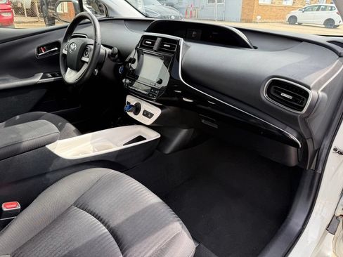 Used 2017 Toyota Prius Three w/ Advanced Technology Package FWD image 27