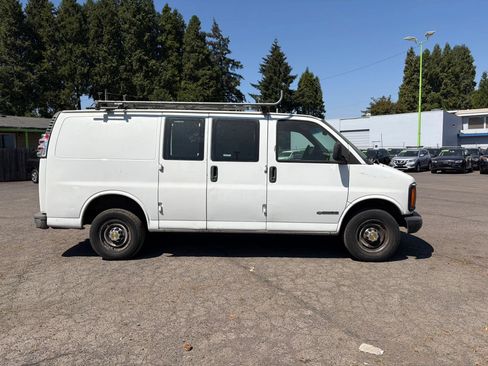 Used 2000 Chevrolet Express 2500 RWD image 2