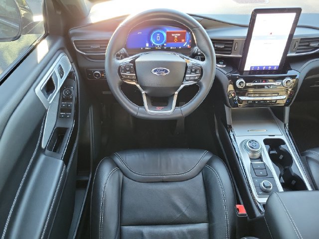 Used 2024 Ford Explorer ST w/ Equipment Group 401A AWD/4WD image 32
