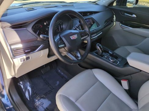 Used 2020 Cadillac XT4 Premium Luxury w/ Cold Weather Package FWD image 10