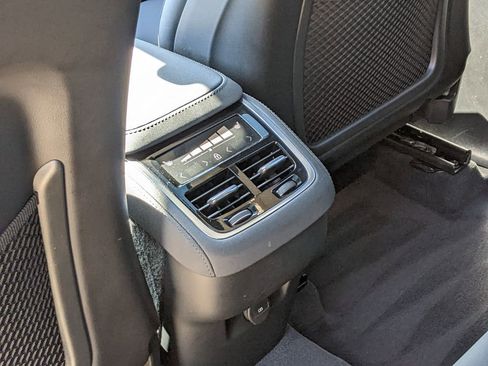 Certified 2025 Volvo XC90 B6 Plus AWD/4WD image 24