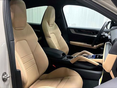 New 2026 Porsche Cayenne image 29