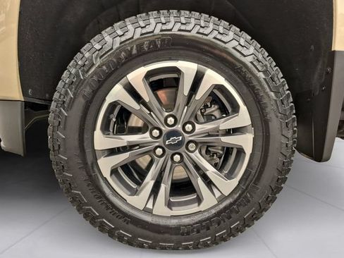 Used 2021 Chevrolet Colorado Z71 w/ Safety Package AWD/4WD image 9