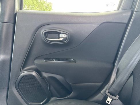 Used 2020 Jeep Renegade Latitude image 16