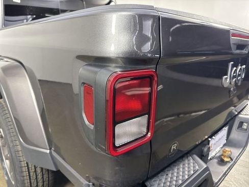 Used 2023 Jeep Gladiator Overland AWD/4WD image 27
