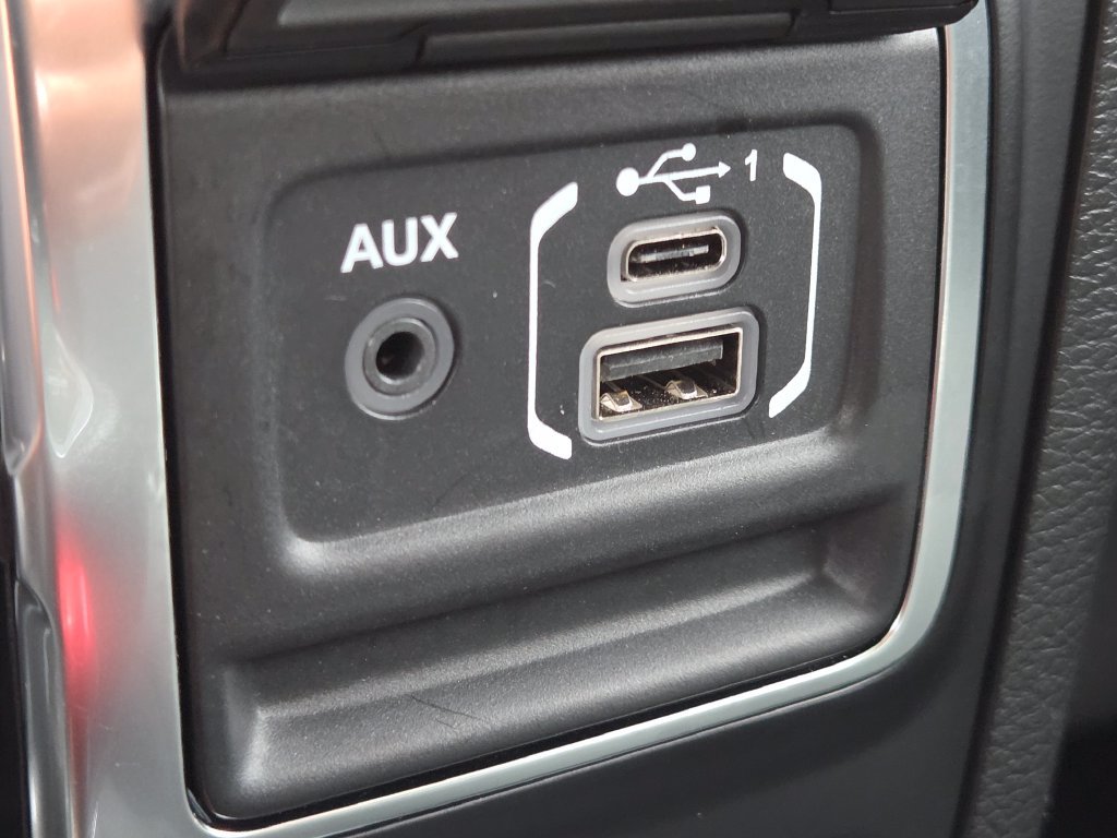 Used 2022 Jeep Gladiator Overland w/ LED Lighting Group AWD/4WD image 13
