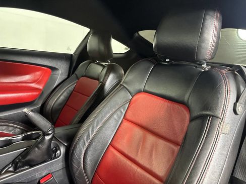 Used 2017 Ford Mustang GT w/ GT Performance Package RWD image 11