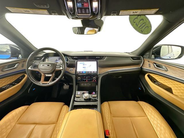 Used 2023 Jeep Grand Cherokee Summit 4xe AWD/4WD image 3