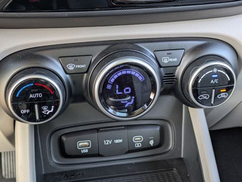 Certified 2026 Hyundai Venue SEL image 25