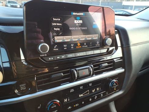 Certified 2025 Nissan Pathfinder SV image 10