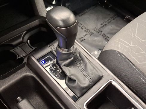 Used 2022 Toyota Tacoma TRD Off-Road w/ Technology Package AWD/4WD image 18