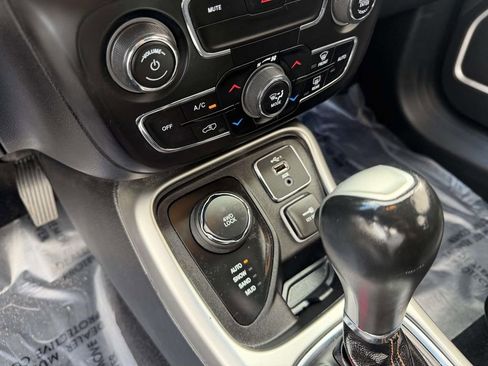 Used 2019 Jeep Compass Latitude AWD/4WD image 27