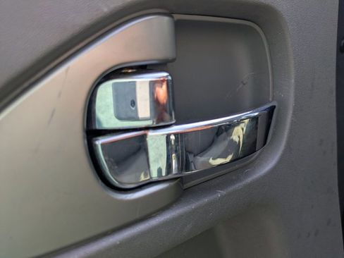 Used 2020 Nissan Frontier SV w/ SV Utility Package image 26